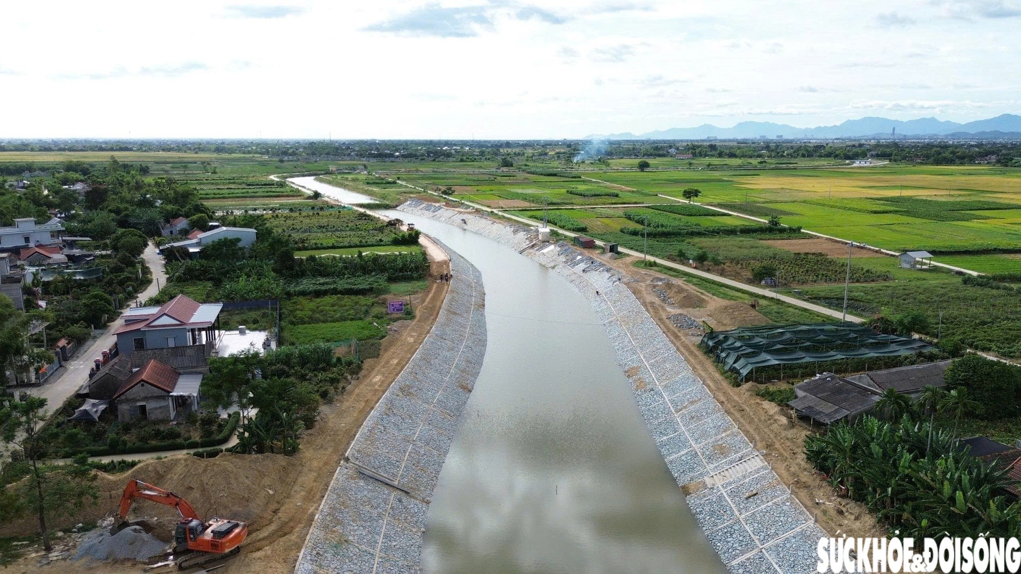 Sạt lở áp sát nhà dân, chạy đua dựng kè trước mùa mưa bão- Ảnh 10.