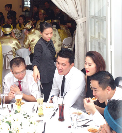 Tăng Thanh Hà cười hết cỡ trong lễ rước dâu 5 Tăng Thanh Hà cười hết cỡ trong lễ rước dâu 5