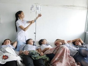 Hơn 50 công nhân phải nhập viện sau bữa ăn trưa 1
