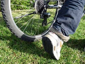Đi bộ và đạp xe có thể làm giảm mệt mỏi vì ung thư 1