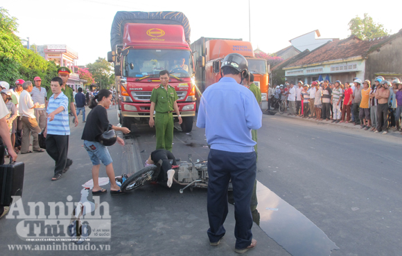 Một phụ nữ bị ô tô tải đâm chết thảm 1
