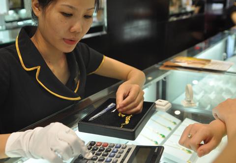 Giá vàng tăng vọt lên gần 47 triệu đồng 1