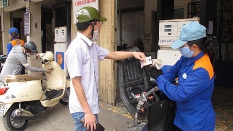 Bất ngờ giảm giá dầu từ 18h ngày 28/12  1