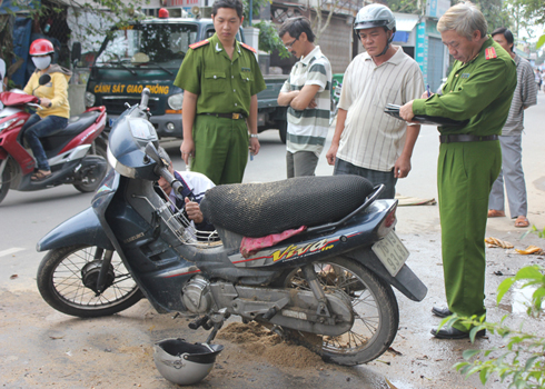 Xe máy bốc cháy, người lái thành 'đuốc sống' 1