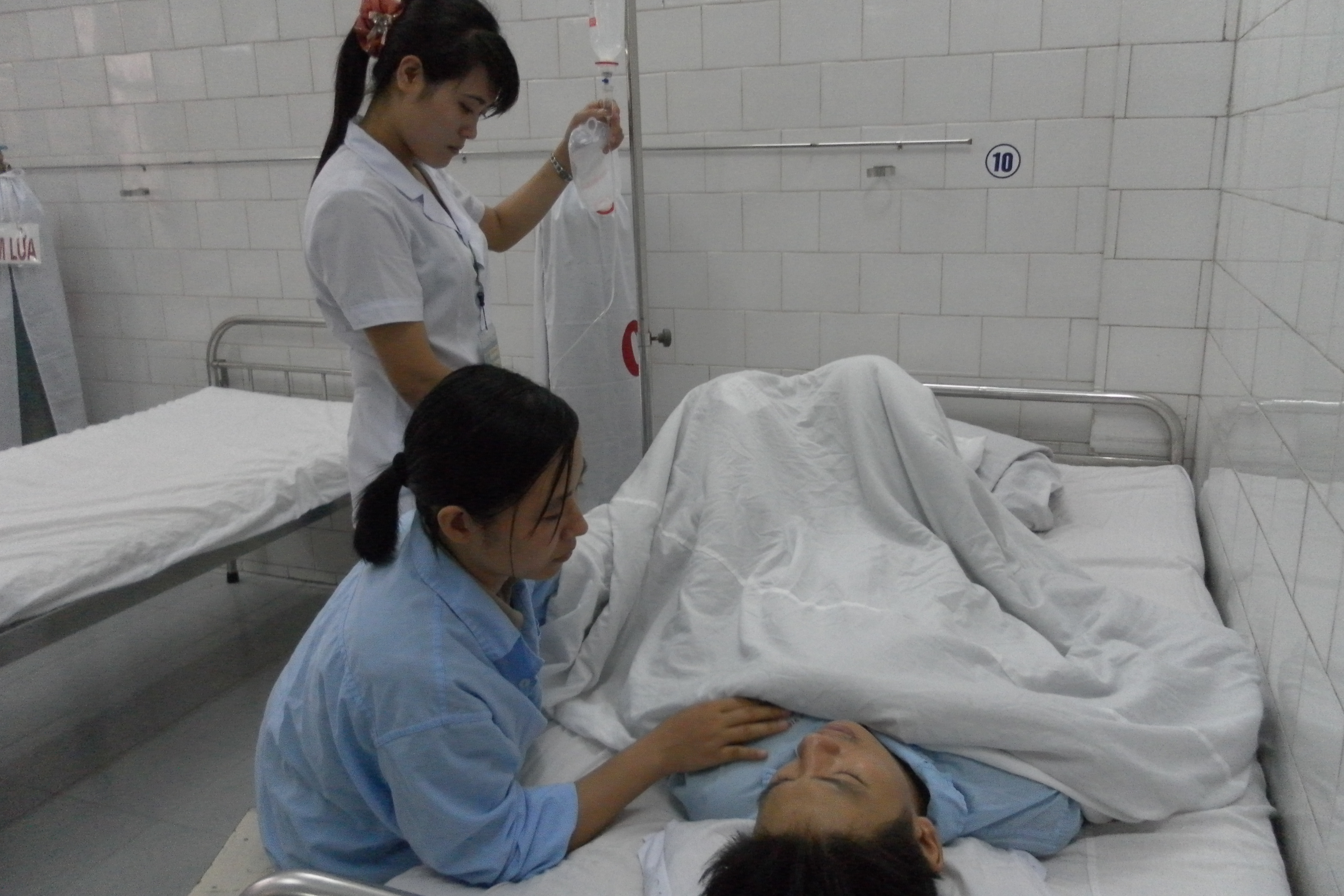 Thầy thuốc và nỗi ám ảnh bạo lực 3