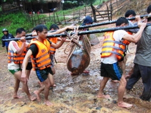 Vô hiệu hóa quả bom lớn nặng 750 pound 1