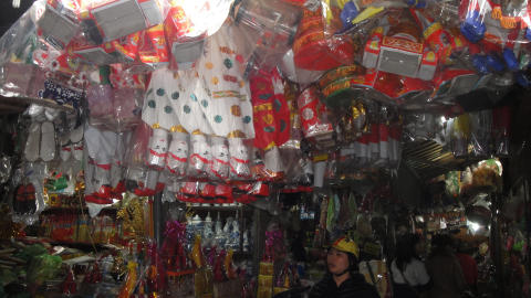 “Hàng hiệu” cho người cõi khác 1