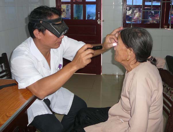 Chăm sóc mắt cộng đồng: Nhiều nỗi khó 1