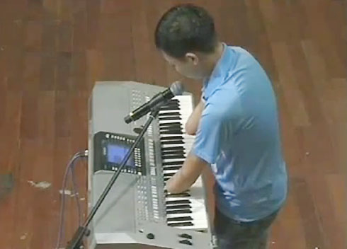 Chàng trai không bàn tay khiến khán giả Got Talent khóc 1 Chàng trai không bàn tay khiến khán giả Got Talent khóc 1