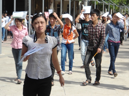 Quy định mới về đào tạo liên thông: Sinh viên khóc, trường e ngại! 1