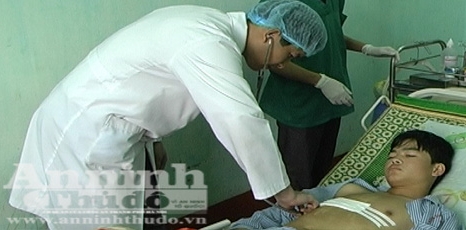 Cứu sống một học sinh bị đâm thủng ngực 1