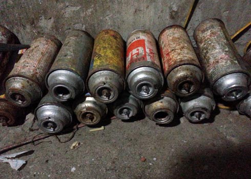 'Lò' sang chiết gas lậu giữa cánh đồng 2