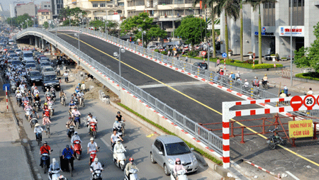 Hôm nay, cầu vượt nối sân bay Nội Bài thông xe 1