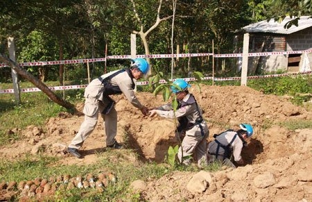 Phát hiện 2 hầm bom nằm sát khu dân cư 1