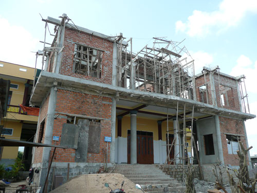 Sập dàn cốt pha chùa đang xây, 5 người bị thương 1