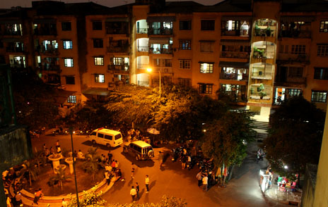 Rơi từ tầng 5 chung cư, 3 người thương vong 1