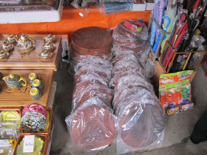 Thớt nghiến lậu bán tràn lan khắp chợ Ðông Kinh 1