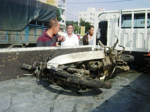 Một CSGT bị tàu lửa tông chết 1