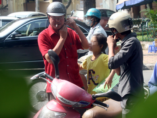 Theo dấu những kẻ chăn người 1