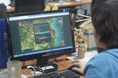 Ghi hình, phát sóng công khai công chức chơi game trong giờ làm việc 1
