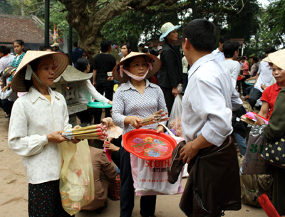 “Chặt chém” ở Ðền Hùng 1 “Chặt chém” ở Ðền Hùng 1