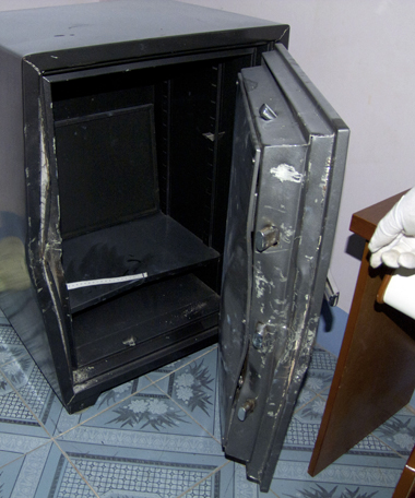 'Nữ quái' đột nhập nhà đại gia trộm 250 lượng vàng 2