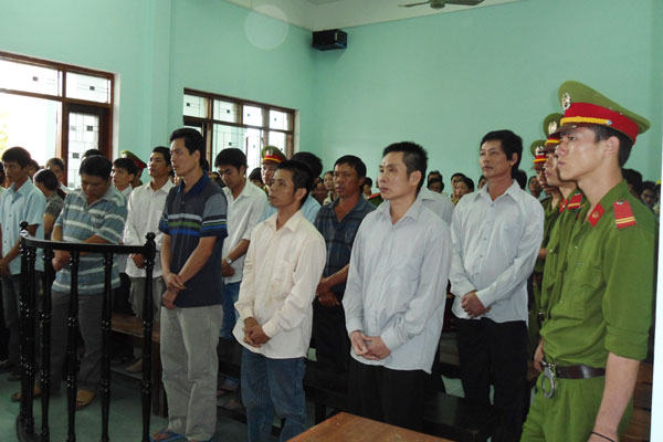 Khi công bộc lao vào đỏ đen 1 Khi công bộc lao vào đỏ đen 1