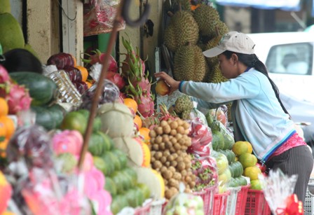 Giá rau thịt hạ nhiệt, hoa quả “nhảy” theo Rằm 3