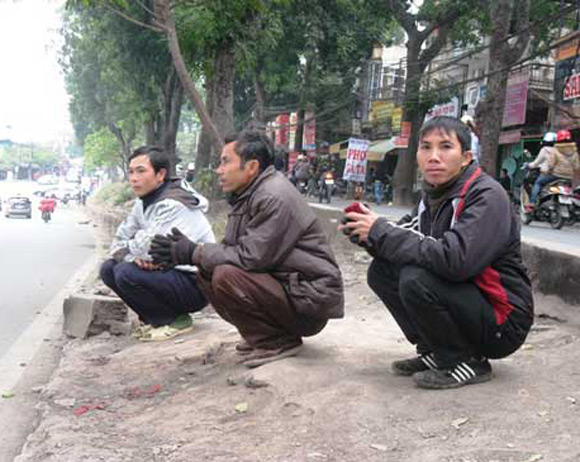 Đầu năm, vật vờ trong giá rét ở chợ lao động 1 Đầu năm, vật vờ trong giá rét ở chợ lao động 1
