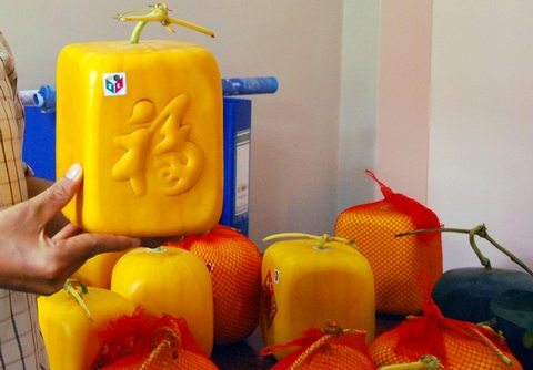 Tiền triệu mua quả lạ về trưng Tết 4