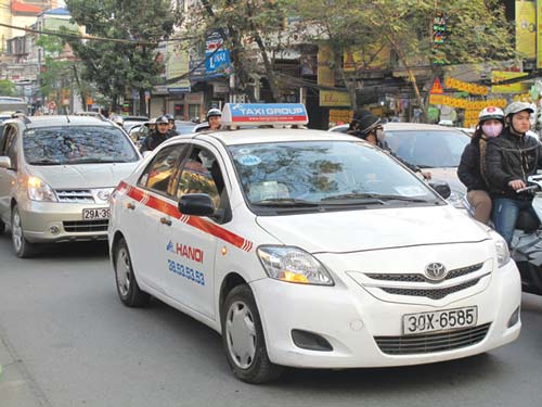 'Cháy' taxi, khách mất oan tiền triệu về quê 1 'Cháy' taxi, khách mất oan tiền triệu về quê 1