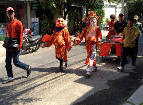 Hoảng vì 'thần tài’ đến nhà ngày Tết 2 Hoảng vì 'thần tài’ đến nhà ngày Tết 2