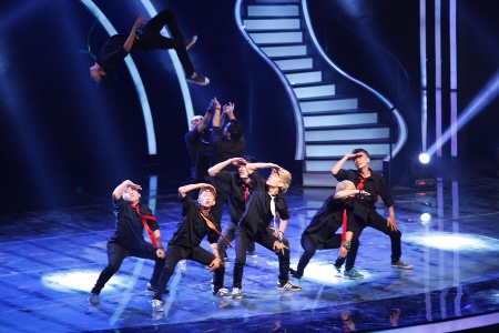 Khán giả Got Talent bị hớp hồn bởi "uốn éo" 6