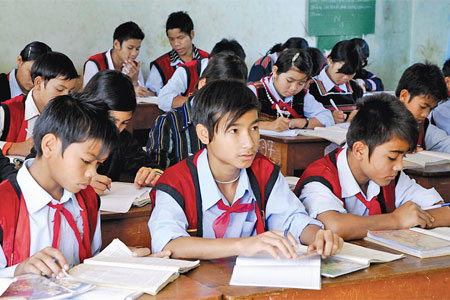 Nghỉ Tết, nhiều học sinh không được... nghỉ 1