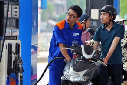 Tiếp tục kìm giá xăng dầu 1