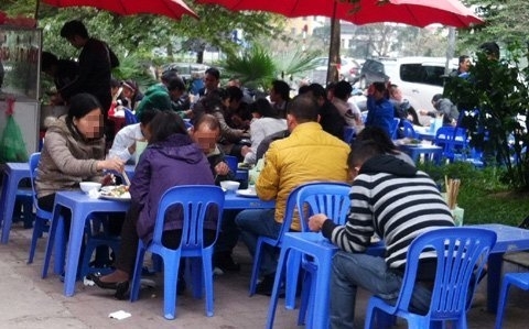 Rợn người bệnh lây từ bàn nhậu đến bàn chân 1