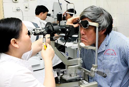 150.000 người mù 2 mắt không tìm được ánh sáng 1