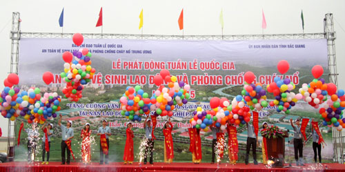 Phát động Tuần lễ Quốc gia An toàn, VSLĐ-PCCN năm 2013 1 Phát động Tuần lễ Quốc gia An toàn, VSLĐ-PCCN năm 2013 1