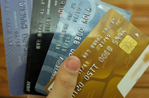Ông lớn ngân hàng đồng loạt thu phí nội mạng ATM 1 Ông lớn ngân hàng đồng loạt thu phí nội mạng ATM 1