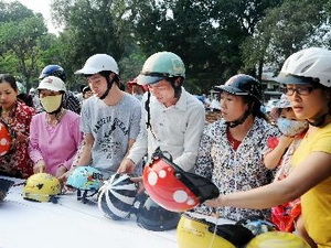 Nhiễu loạn cửa hàng bán hàng trợ giá mũ bảo hiểm 1