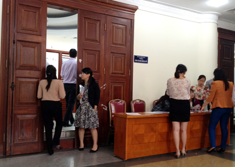 Giá đấu thầu vàng vênh xa thị trường 1