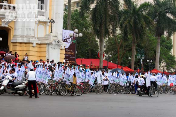 Hàng nghìn người đi xe đạp, hưởng ứng "Giờ trái đất 2013" 2