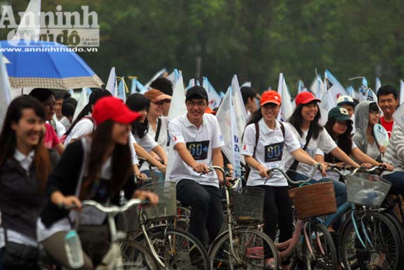 Hàng nghìn người đi xe đạp, hưởng ứng "Giờ trái đất 2013" 5