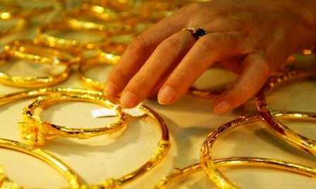 Vàng trong nước đắt hơn thế giới 4 triệu/lượng 1