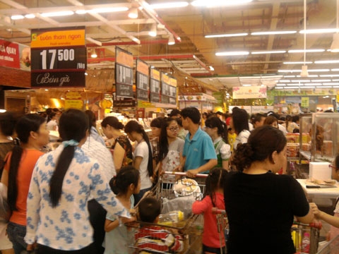 Siêu thị, hàng quán đông cứng ngày nghỉ lễ 1