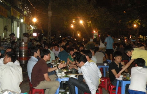 Siêu thị, hàng quán đông cứng ngày nghỉ lễ 3