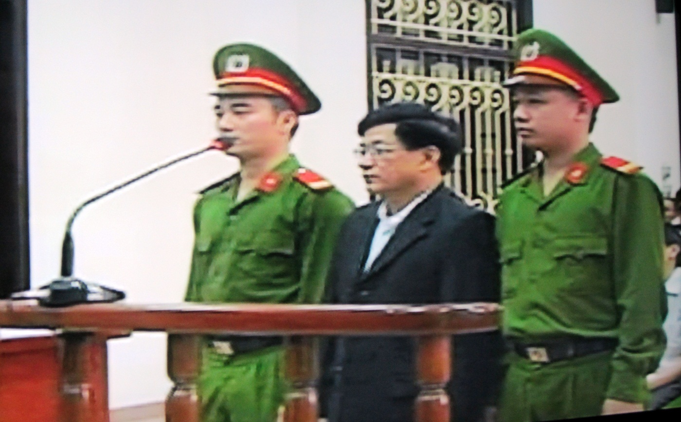 Nguyên Chủ tịch và Phó chủ tịch UBND huyện Tiên Lãng hầu tòa 3 Nguyên Chủ tịch và Phó chủ tịch UBND huyện Tiên Lãng hầu tòa 3