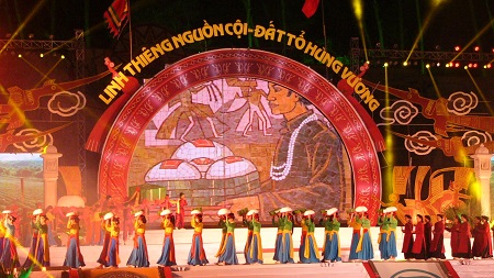 “Con người có tổ có tông” 1