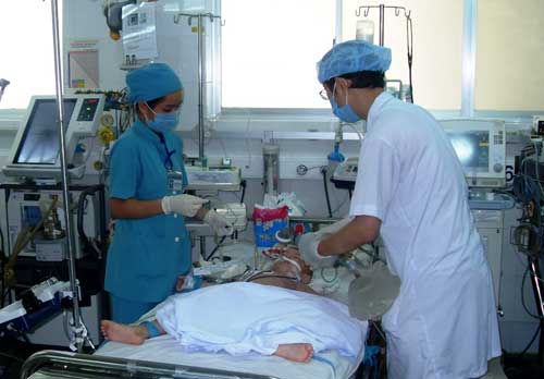 Xử trí ban đầu sốt rét đe dọa ác tính 1 Xử trí ban đầu sốt rét đe dọa ác tính 1