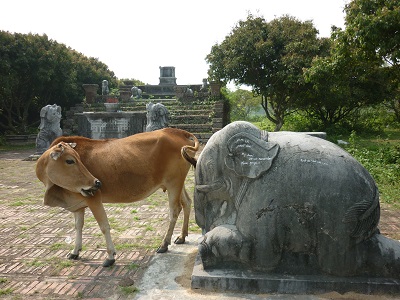 Di tích sắp thành phế tích 1